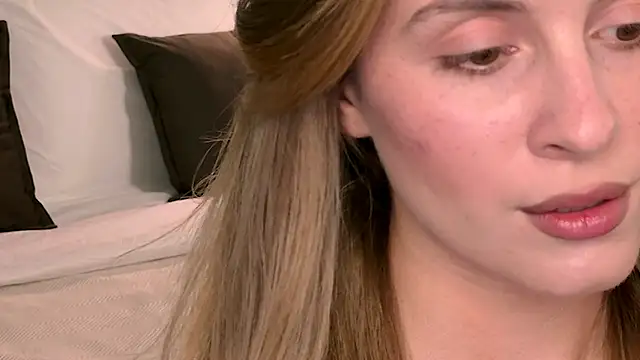 RozzitaBedberry online show from 03/12/26, 03:27