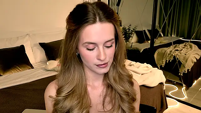 RozzitaBedberry online show from 04/19/26, 12:17