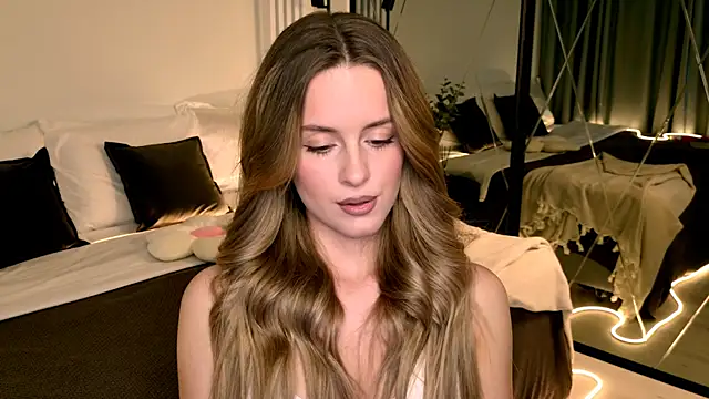 RozzitaBedberry online show from 04/03/26, 01:50