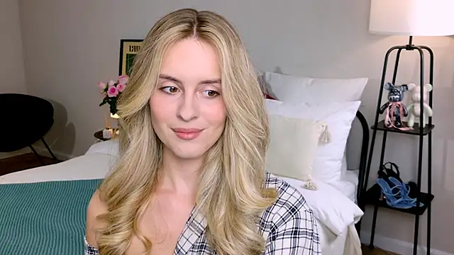 RozzitaBedberry online show from 09/26/25, 02:02