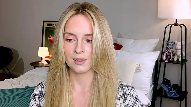 RozzitaBedberry online show from 10/18/25, 01:02