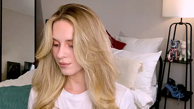 RozzitaBedberry online show from 10/17/25, 01:13