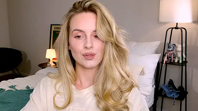 RozzitaBedberry online show from 10/27/25, 02:18