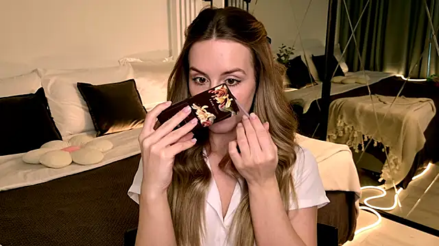 RozzitaBedberry online show from 04/07/26, 01:24