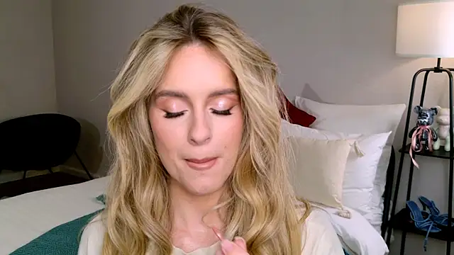 RozzitaBedberry online show from 11/22/25, 09:46