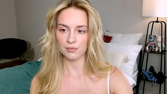 RozzitaBedberry online show from 10/22/25, 01:10