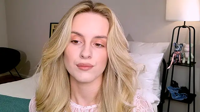 RozzitaBedberry online show from 10/06/25, 01:34