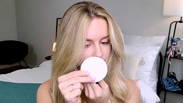 RozzitaBedberry online show from 09/29/25, 01:06