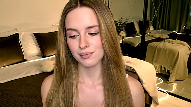 RozzitaBedberry online show from 04/14/26, 02:55