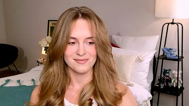 RozzitaBedberry online show from 09/18/25, 01:03