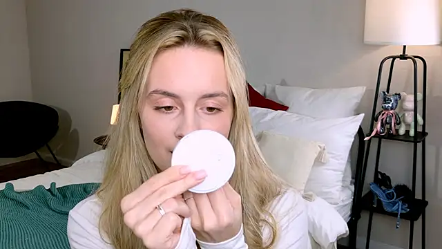 RozzitaBedberry online show from 10/15/25, 01:19