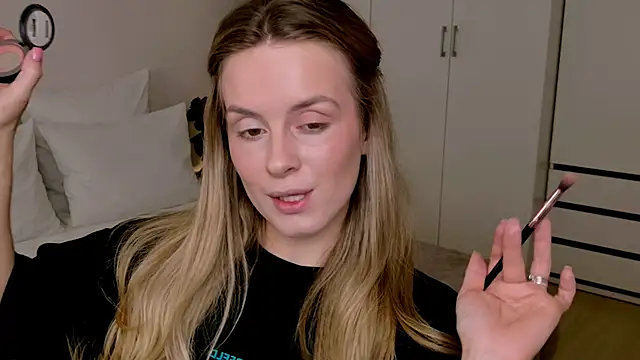 RozzitaBedberry online show from 02/02/26, 05:01