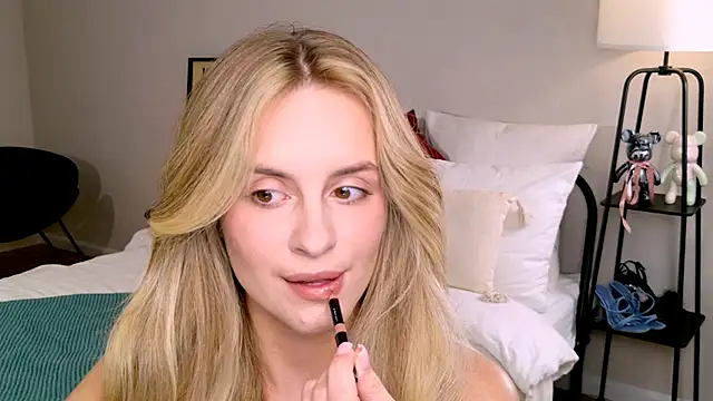 RozzitaBedberry online show from 09/27/25, 01:28