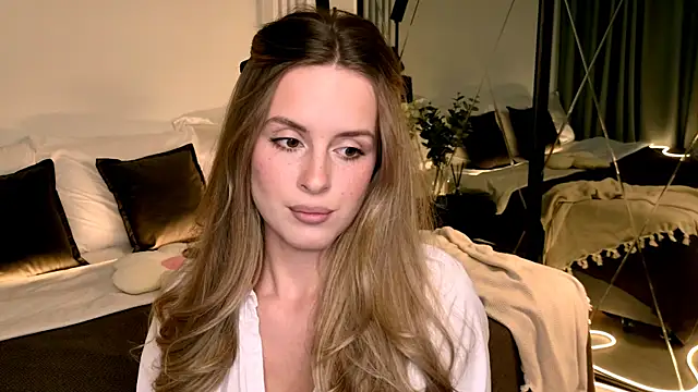 RozzitaBedberry online show from 03/31/26, 03:47