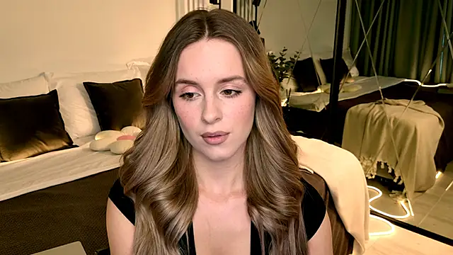 RozzitaBedberry online show from 04/15/26, 01:04