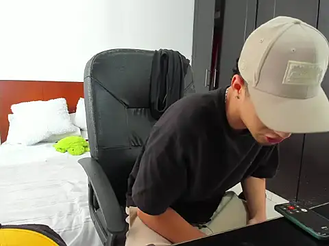 Chandler ken online show from 10/25/25, 04:29