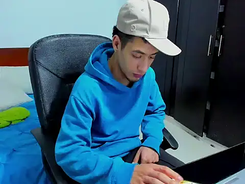 Chandler ken online show from 10/31/25, 01:13