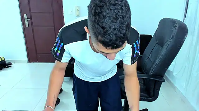 Snapshot of Chandler_ken chatting on 02/17/26, 01:03 Chandler ken online show from 02/17/26, 01:03