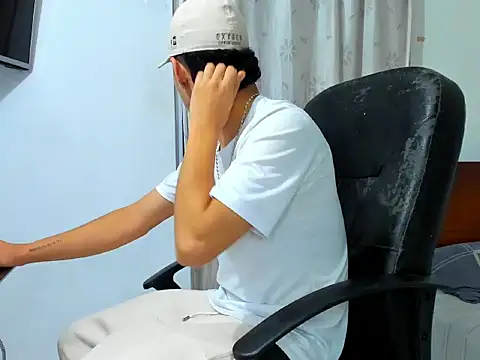 Chandler ken online show from 12/18/25, 01:44