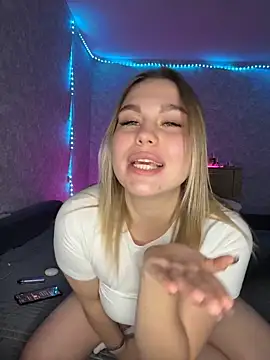 Snapshot of Evaaa_Babiesss chatting on 12/21/25, 06:09 Evaaa Babiesss online show from 12/21/25, 06:09