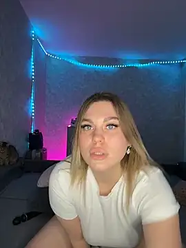 Snapshot of Evaaa_Babiesss chatting on 02/24/26, 05:03 Evaaa Babiesss online show from 02/24/26, 05:03