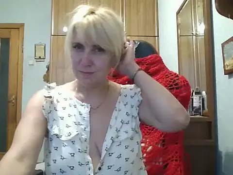 Snapshot of IrinaB1 chatting on 06/17/26, 04:28 IrinaB1 online show from 06/17/26, 04:28
