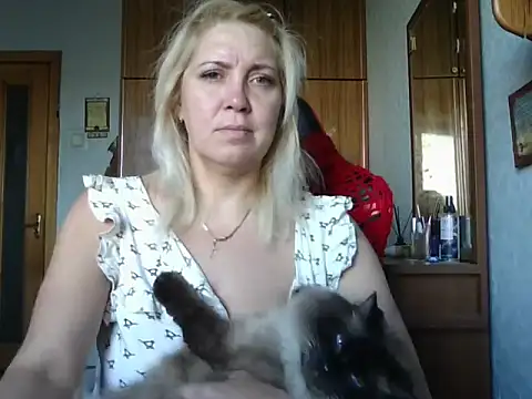 Snapshot of IrinaB1 chatting on 07/05/26, 04:19 IrinaB1 online show from 07/05/26, 04:19
