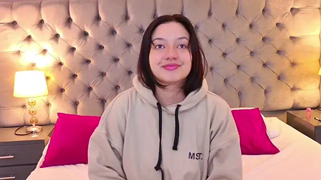 SamantaG online show from 03/24/26, 01:11