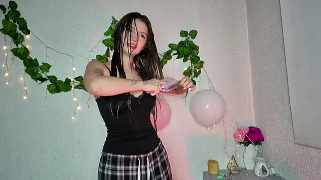 Snapshot of ari_kat chatting on 02/17/25, 02:53 ari kat online show from 02/17/25, 02:53
