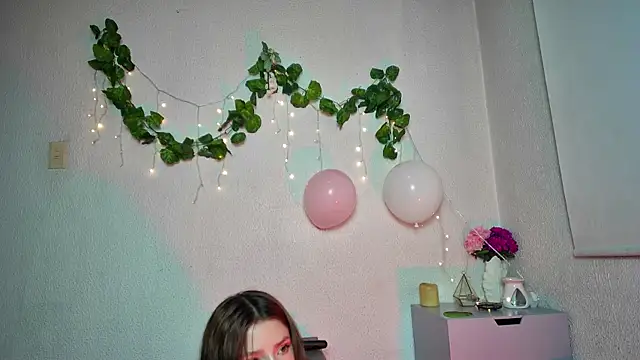 Snapshot of ari_kat chatting on 02/16/25, 06:32 ari kat online show from 02/16/25, 06:32