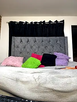 valenthottie online show from 10/08/25, 03:19