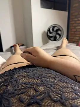 Snapshot of valenthottie chatting on 01/10/26, 10:27 valenthottie online show from 01/10/26, 10:27