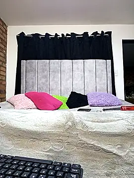 valenthottie online show from 11/29/25, 12:11