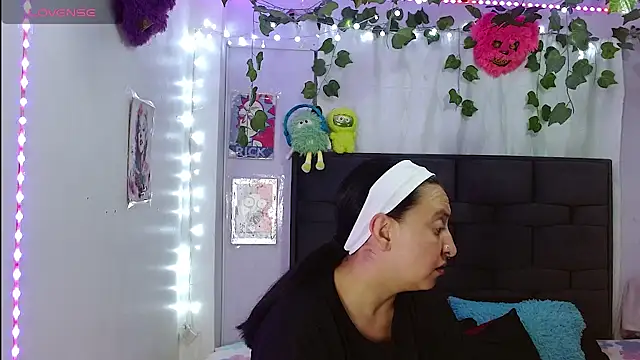 the lesbian game online show from 04/28/26, 07:18