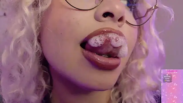 Haelycute online show from 04/01/26, 12:24