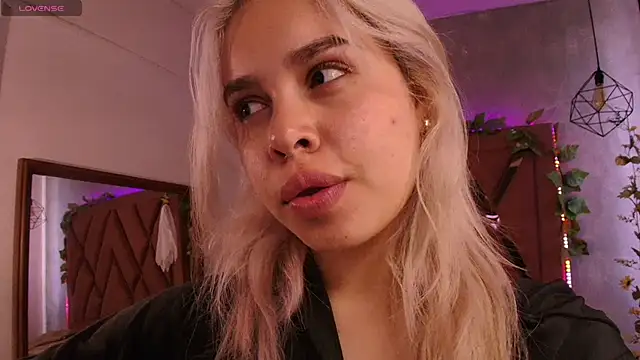 Haelycute online show from 10/21/25, 11:42