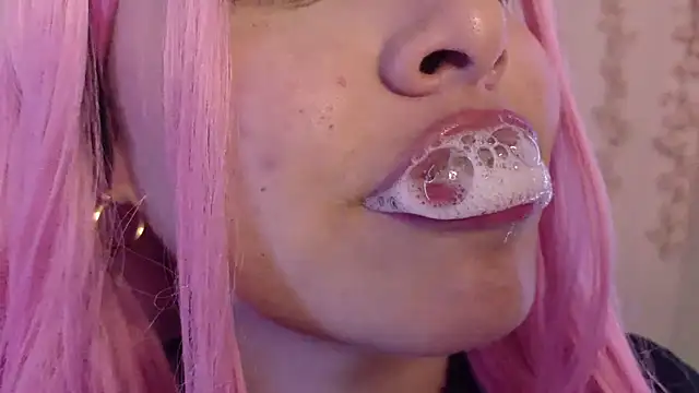 Haelycute online show from 05/21/26, 01:14