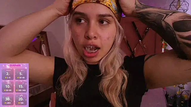 Haelycute online show from 10/26/25, 12:05