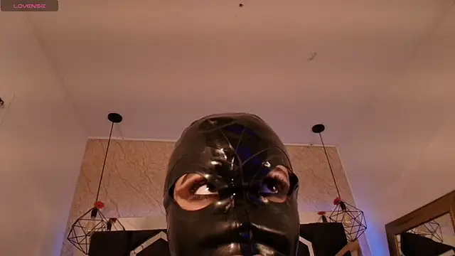 Haelycute online show from 10/18/25, 08:00