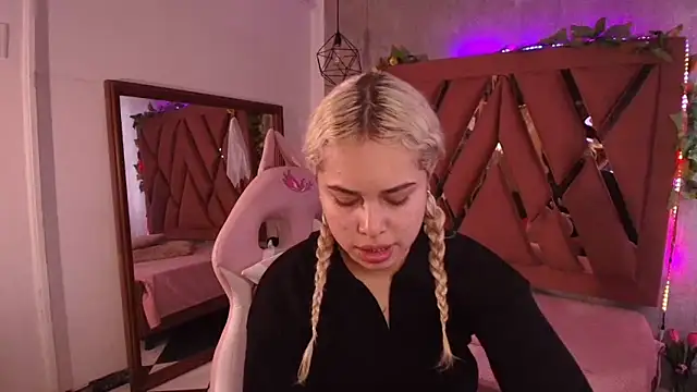 Haelycute online show from 10/10/25, 12:06