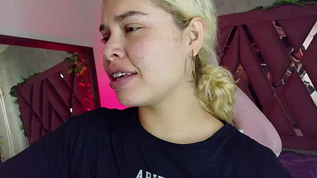 Haelycute online show from 02/15/26, 12:26