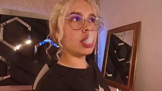 Haelycute online show from 10/06/25, 12:56