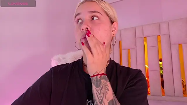 Haelycute online show from 11/17/25, 07:18