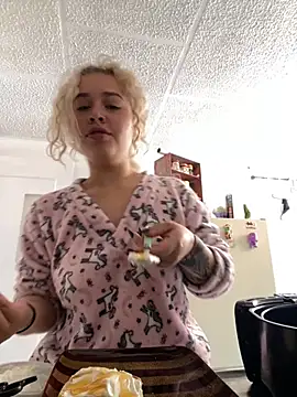 Haelycute online show from 11/04/25, 03:38