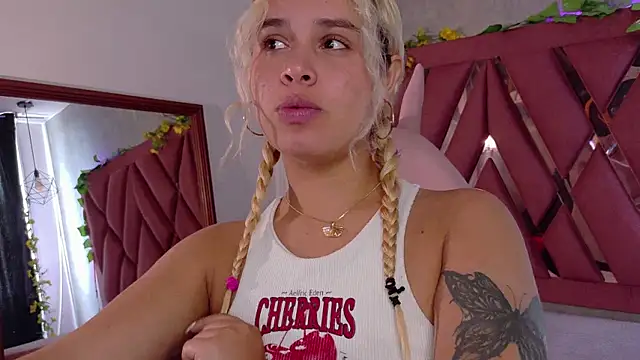 Haelycute online show from 12/20/25, 12:41