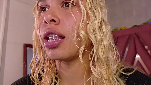 Haelycute online show from 12/17/25, 11:37