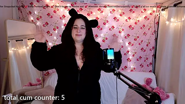 Snapshot of amberxoxhoney chatting on 02/28/25, 05:37 amberxoxhoney online show from 02/28/25, 05:37