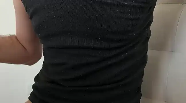 Snapshot of YoungHairyBi chatting on 02/13/25, 02:42 YoungHairyBi online show from 02/13/25, 02:42