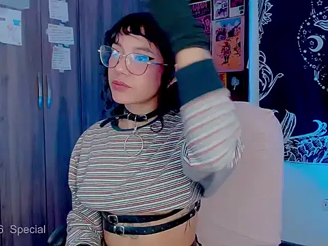 melissahowl online show from 10/28/25, 02:05