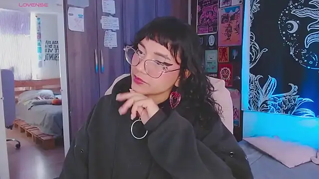 melissahowl online show from 11/06/25, 04:22